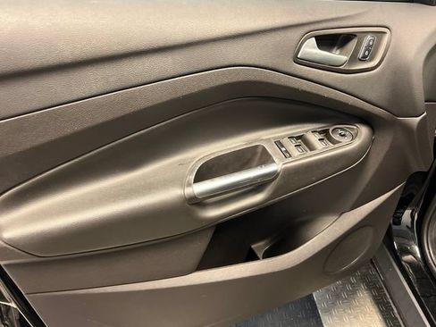 Used 2016 Ford Escape SE w/ SE Chrome Package FWD image 7