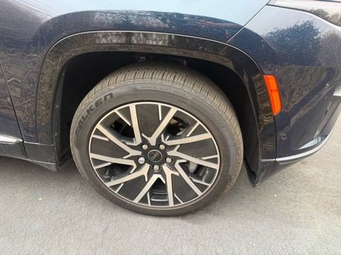 Used 2025 Jeep Wagoneer S Limited image 4