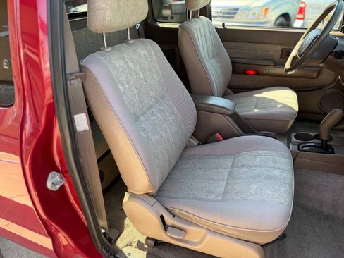 Used 2000 Toyota Tacoma PreRunner w/ Value Pkg RWD image 14