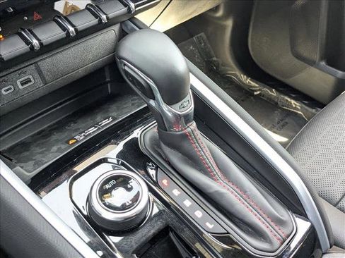 Used 2025 Chevrolet Colorado Z71 w/ Midnight Edition image 12