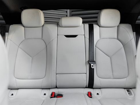 Certified 2022 Porsche Macan S AWD/4WD image 25