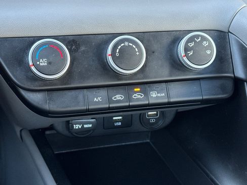 Used 2023 Hyundai Elantra SE image 21