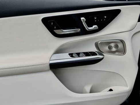 Used 2025 Mercedes-Benz GLC 300 image 22