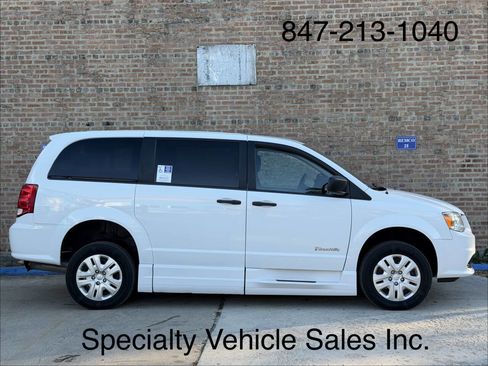 Used 2019 Dodge Grand Caravan SE image 6
