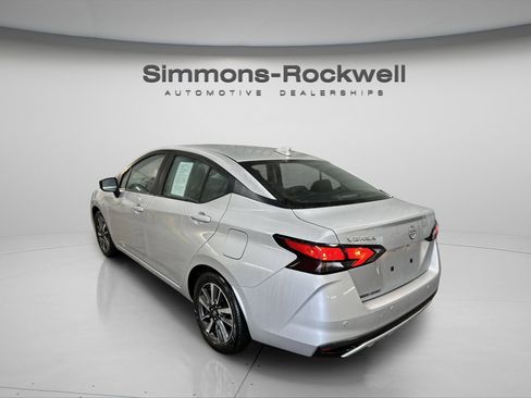 Used 2025 Nissan Versa SV image 7