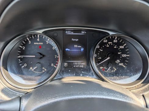 Used 2016 Nissan Rogue SV FWD image 17