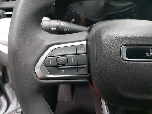 Used 2025 Jeep Compass Limited AWD/4WD image 16