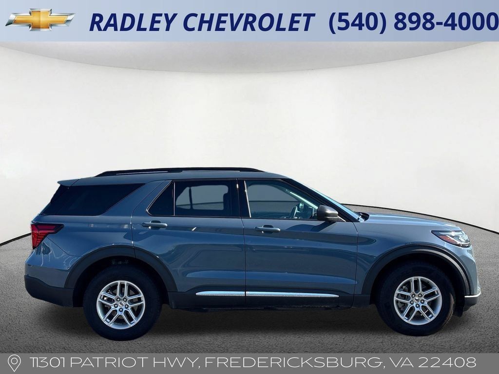 Used 2025 Ford Explorer Active AWD/4WD image 21