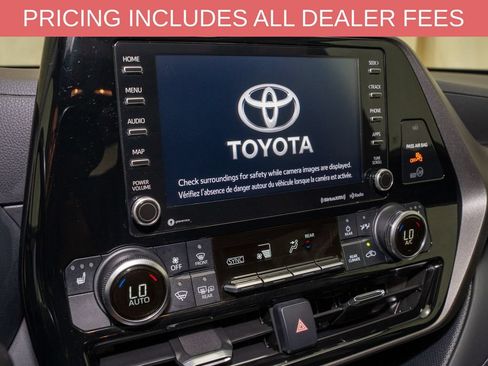 Used 2020 Toyota Highlander XLE FWD image 16