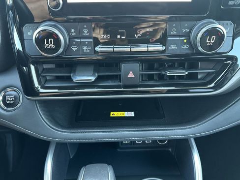 Used 2023 Toyota Highlander XLE image 28