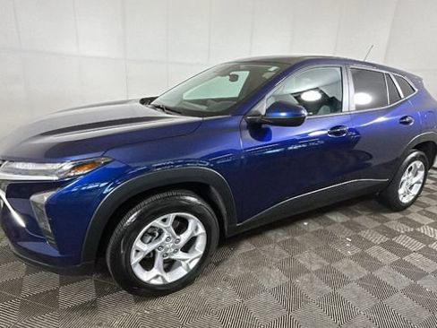Used 2024 Chevrolet Trax LS w/ LS Convenience Package FWD image 6