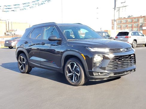 Used 2022 Chevrolet TrailBlazer RS w/ Sun and Liftgate Package image 2