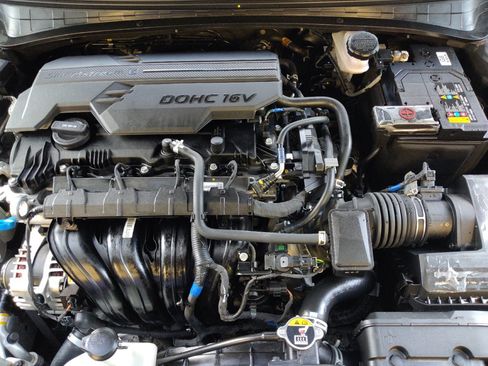 Used 2025 Hyundai Elantra Sport FWD image 30