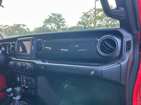 Used 2022 Jeep Wrangler Unlimited Sport image 24