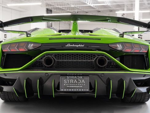 Used 2021 Lamborghini Aventador SVJ AWD/4WD image 13