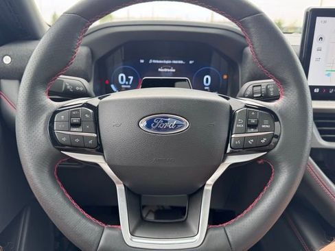 Used 2025 Ford Explorer ST-Line w/ Premium Package image 9
