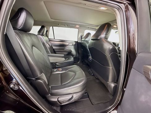 Certified 2020 Toyota Highlander Platinum AWD/4WD image 31
