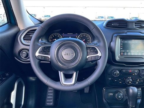 Used 2021 Jeep Renegade Latitude image 16