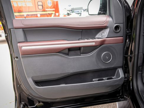 Used 2023 Ford Expedition Max Limited image 13