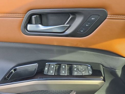 Used 2024 Nissan Pathfinder Platinum w/ Black Appearance Package image 33