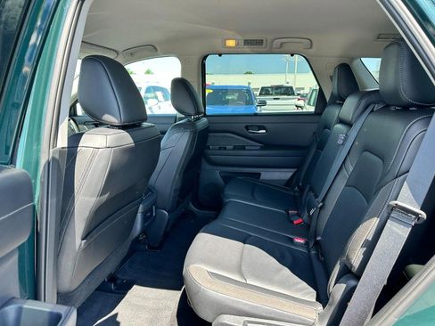 Used 2025 Nissan Pathfinder SL AWD/4WD image 11