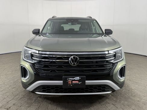 Used 2025 Volkswagen Atlas Peak Edition SE AWD/4WD image 2