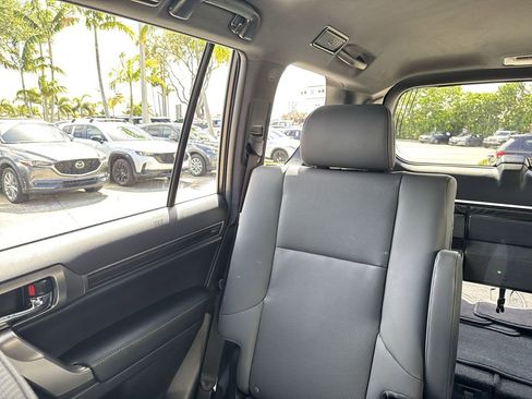 Used 2023 Lexus GX 460 Premium image 18