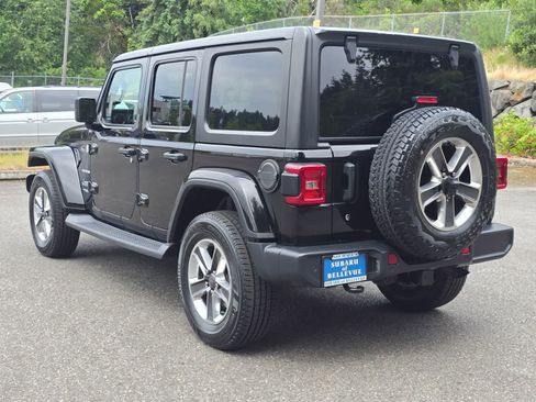 Used 2019 Jeep Wrangler Unlimited Sahara AWD/4WD image 3