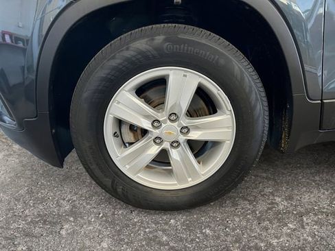 Used 2021 Chevrolet Trax LT w/ Driver Confidence Package image 12