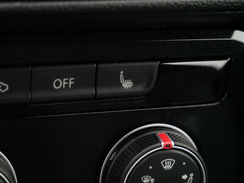 Certified 2025 Volkswagen Taos S image 31