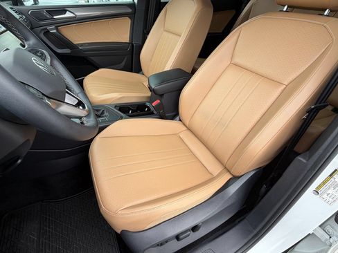 Certified 2022 Volkswagen Tiguan SE w/ Panoramic Sunroof Package FWD image 22