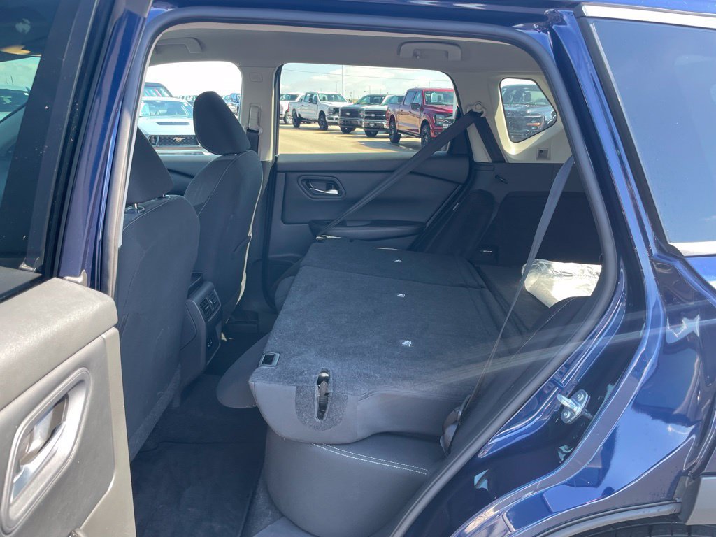 Used 2024 Nissan Rogue SV FWD image 49