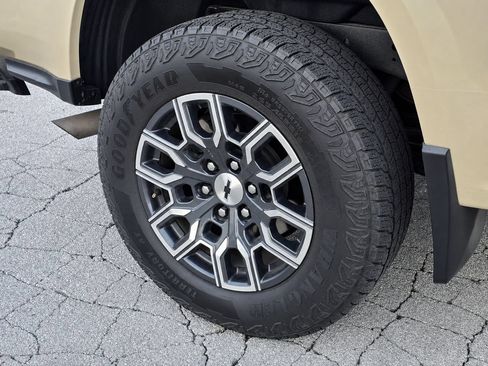 Certified 2023 Chevrolet Colorado Z71 w/ Z71 Convenience Package 2 AWD/4WD image 13