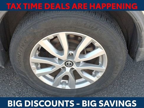 Used 2017 Nissan Rogue SV image 9