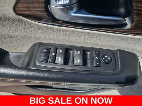Used 2023 Chrysler Pacifica Limited FWD image 30