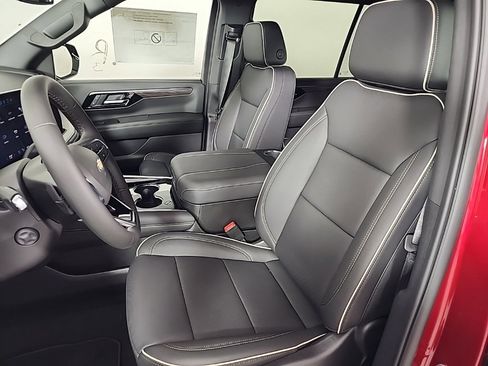 New 2025 Chevrolet Suburban Premier image 19