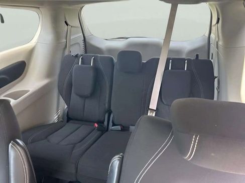 Used 2022 Chrysler Voyager LX FWD image 7