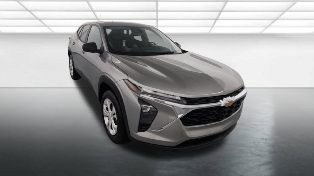 Used 2024 Chevrolet Trax LS w/ Driver Confidence Package FWD image 9