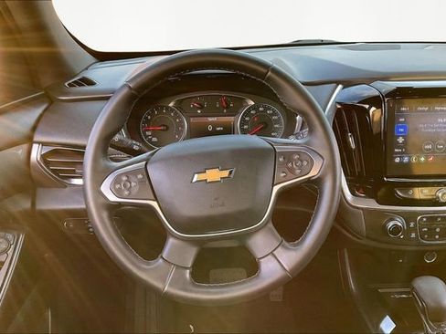 Used 2023 Chevrolet Traverse LT image 8
