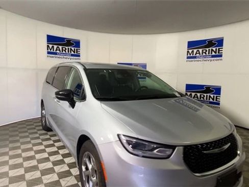 Used 2024 Chrysler Pacifica Limited image 4