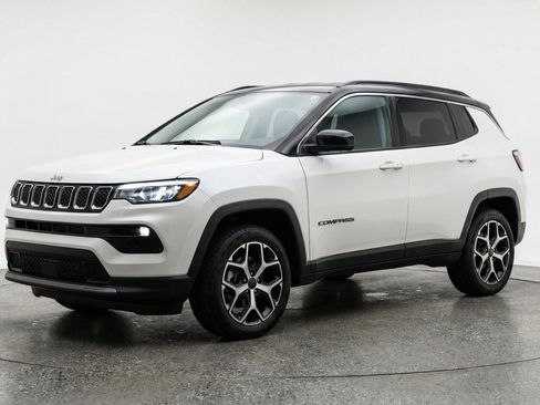 Used 2025 Jeep Compass Limited AWD/4WD image 3