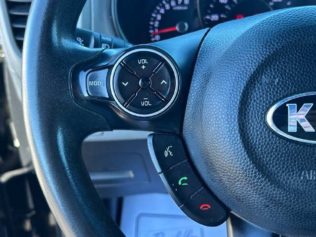 Used 2016 Kia Soul + FWD image 17