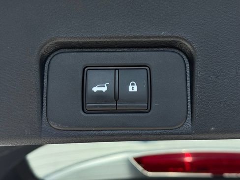 Used 2024 Nissan Rogue SV FWD image 16