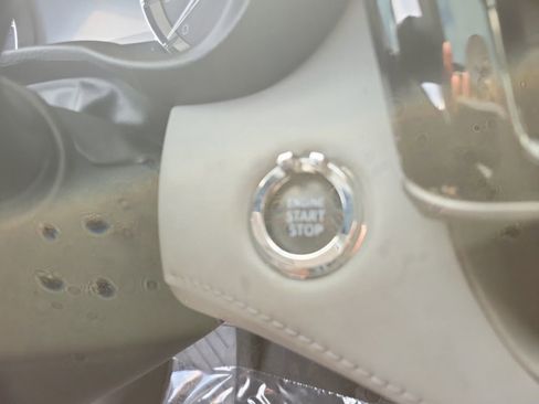 Used 2022 Toyota Highlander XLE image 27