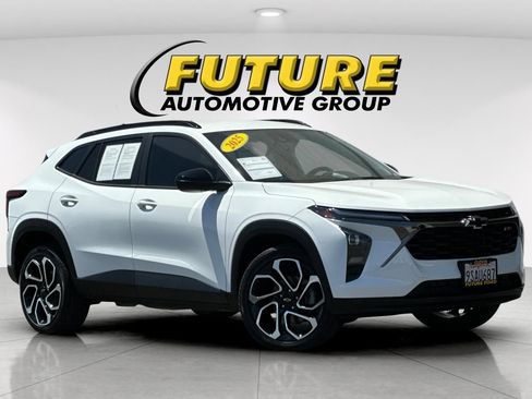 Used 2025 Chevrolet Trax RS w/ Driver Confidence Package FWD image 1
