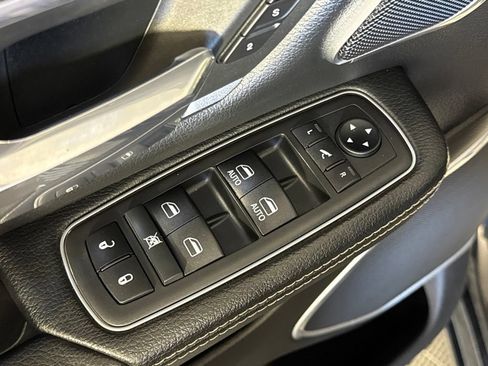 Used 2019 RAM 1500 Laramie AWD/4WD image 32