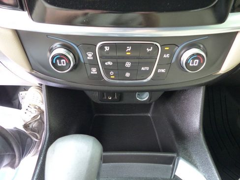Used 2022 Chevrolet Traverse LS AWD/4WD image 30