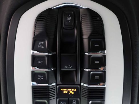 Used 2017 Porsche Cayenne S AWD/4WD image 33