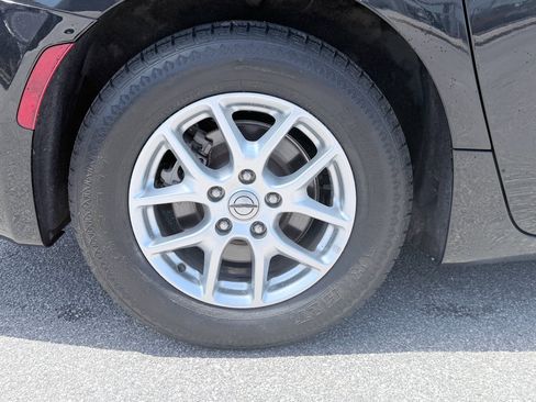 Used 2023 Chrysler Pacifica Touring-L image 34