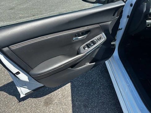 Used 2025 Nissan Sentra SR FWD image 9